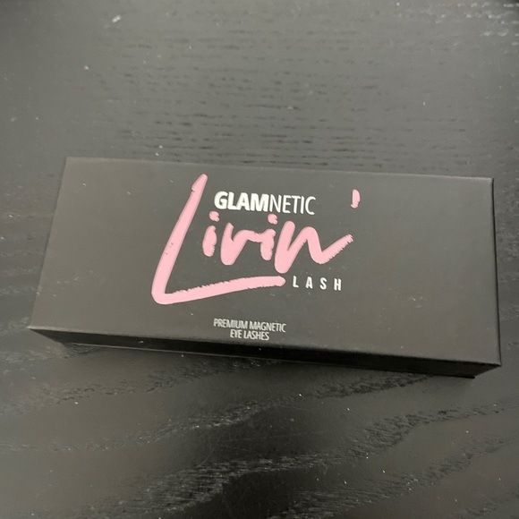 Glamnetic magnetic lashes - Picture 4 of 8